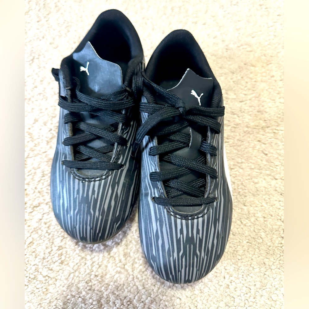 Puma toddler/Kids Black and Gray Soccer cleats, size 12